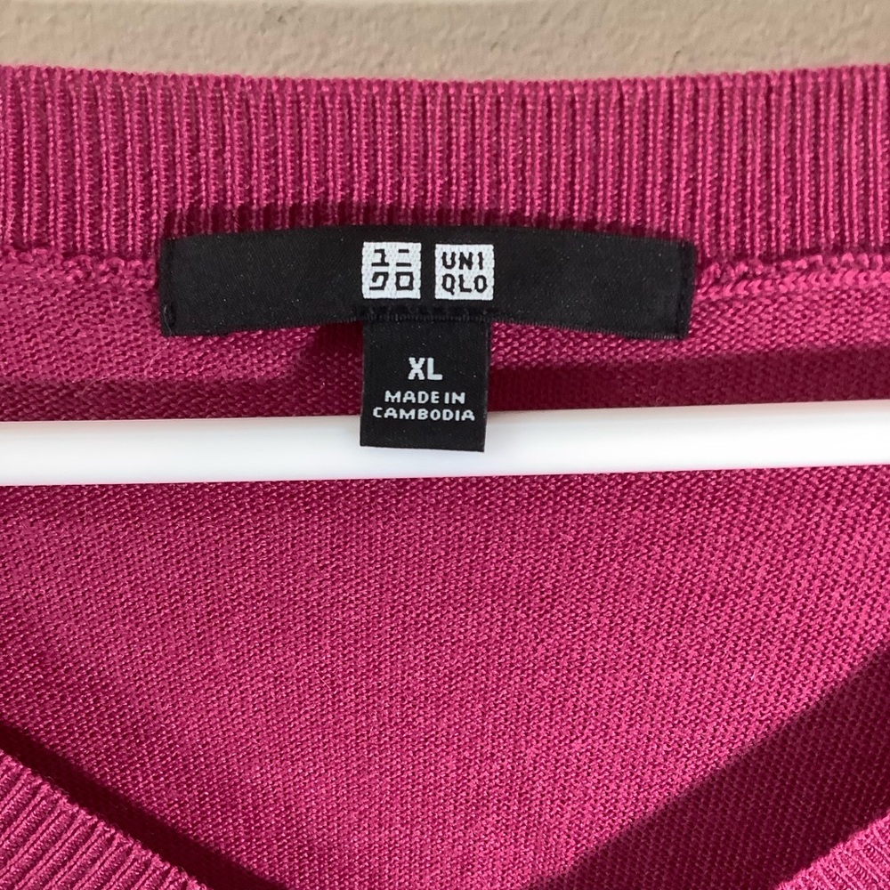 Uniqlo 100% Wool Long Sleeve Sweater V-Neck - Picture 5 of 7